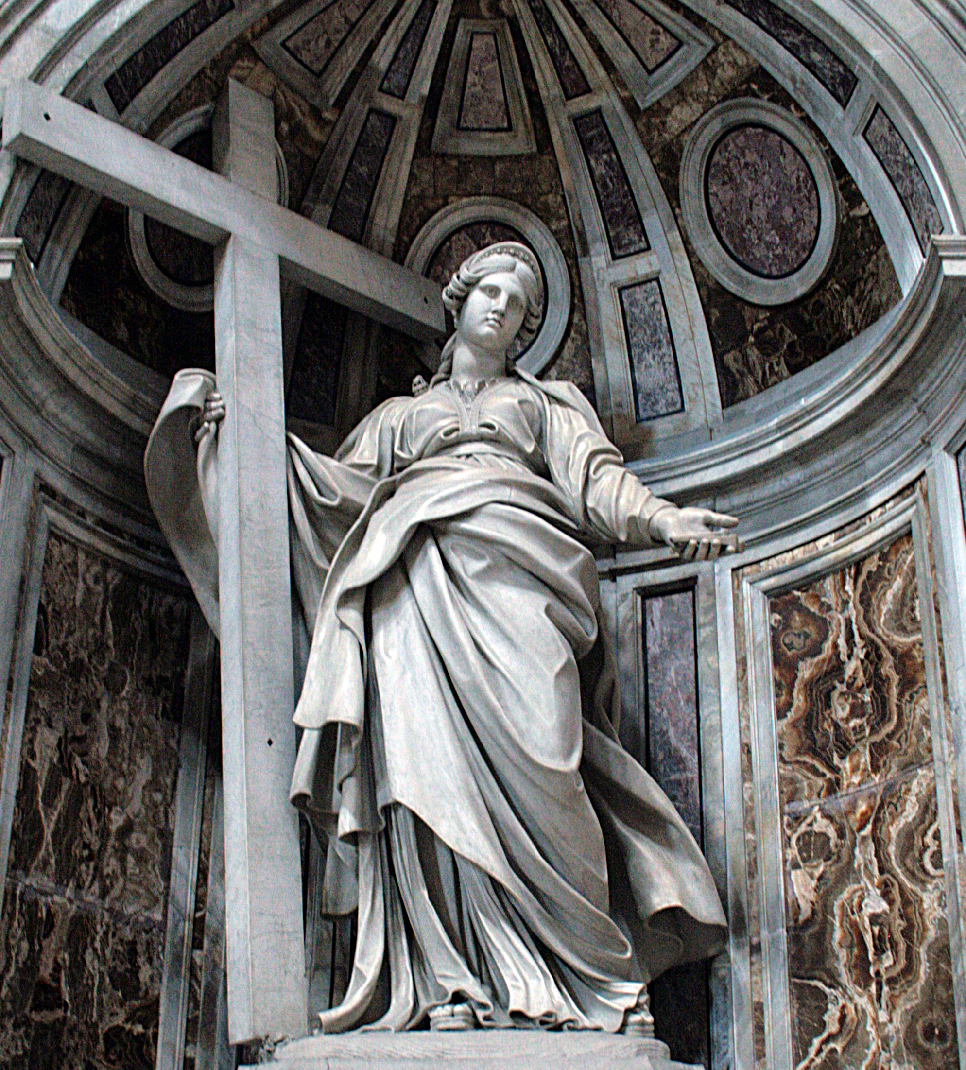 Estatua de Santa Elena, en la Basílica de San Pedro