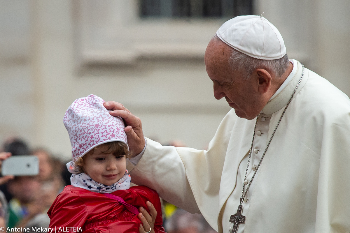 amgaoct3019-pope-francis-audience-antoine-mekary-am_3830.jpg