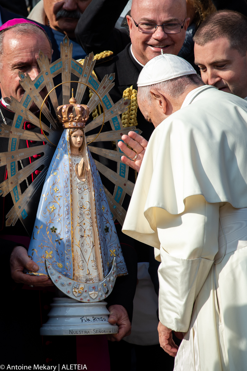 amgaoct3019-pope-francis-audience-antoine-mekary-am_4053.jpg