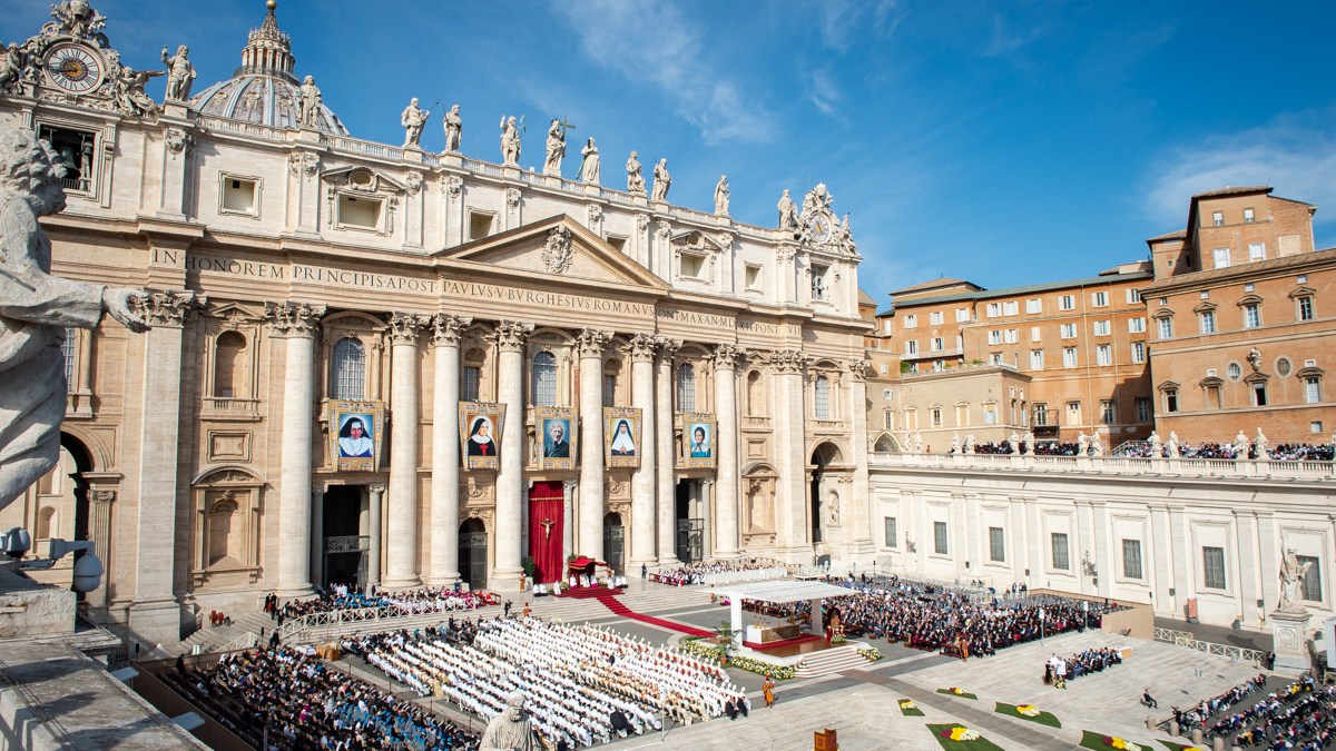 amoct1319-pope-francis-canonization-oct-132019-antoine-mekary-aleteia-am_0312.jpg