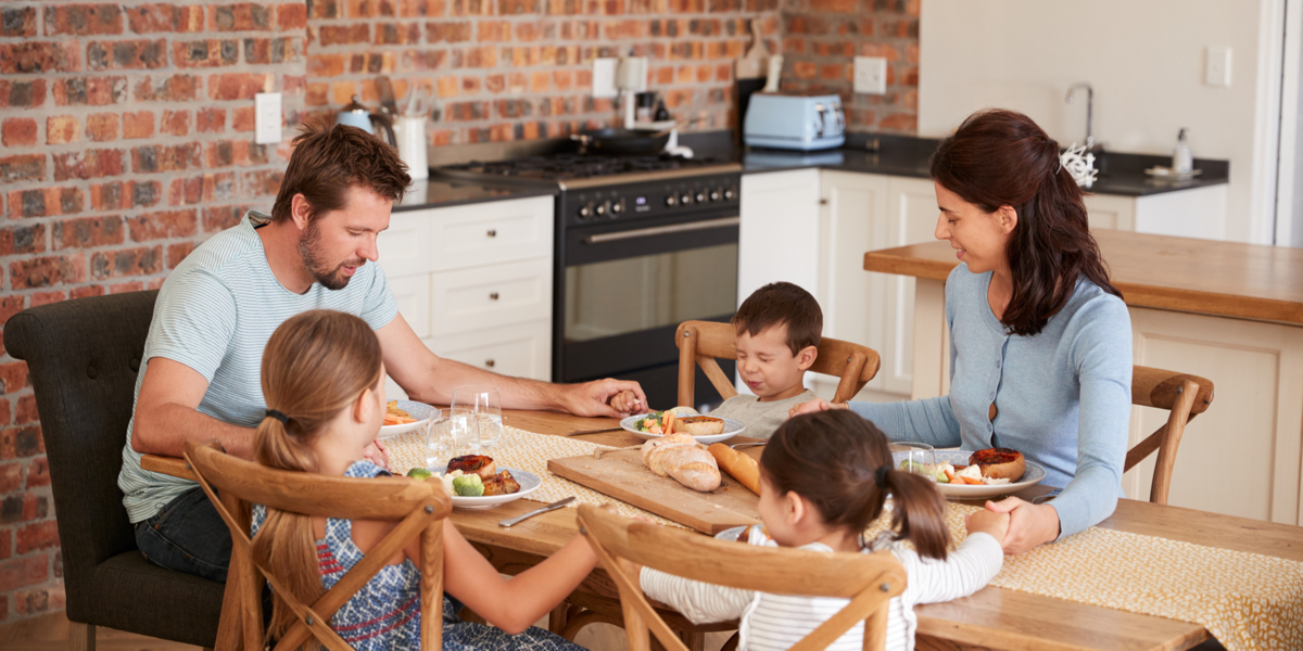 Family-Praying-Eating