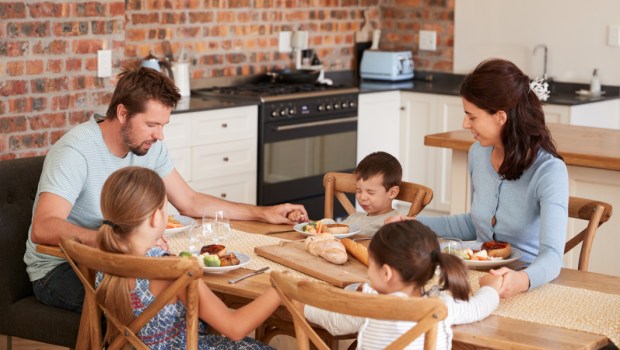 Family-Praying-Eating
