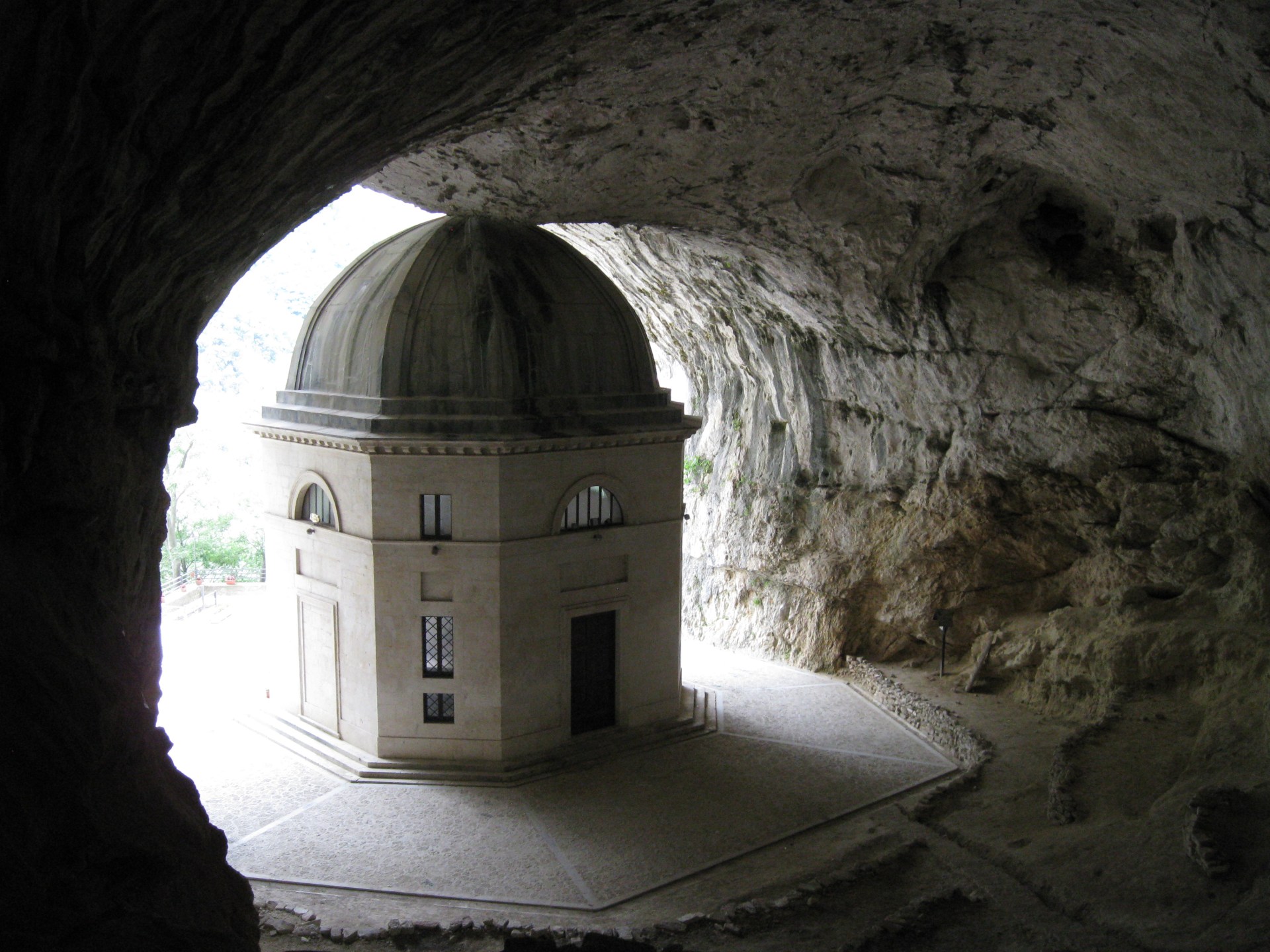 TEMPLE VALADIER