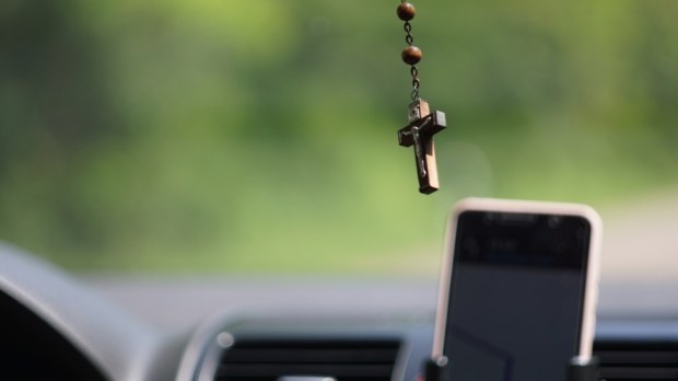 web3-cross-rosary-car-phone-drive-prayer-richard.joo-shutterstock.jpg