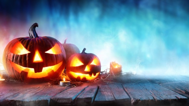 web3-halloween-jackolanterns-spooky-fog-candles-romolo-tavani-shutterstock.jpg