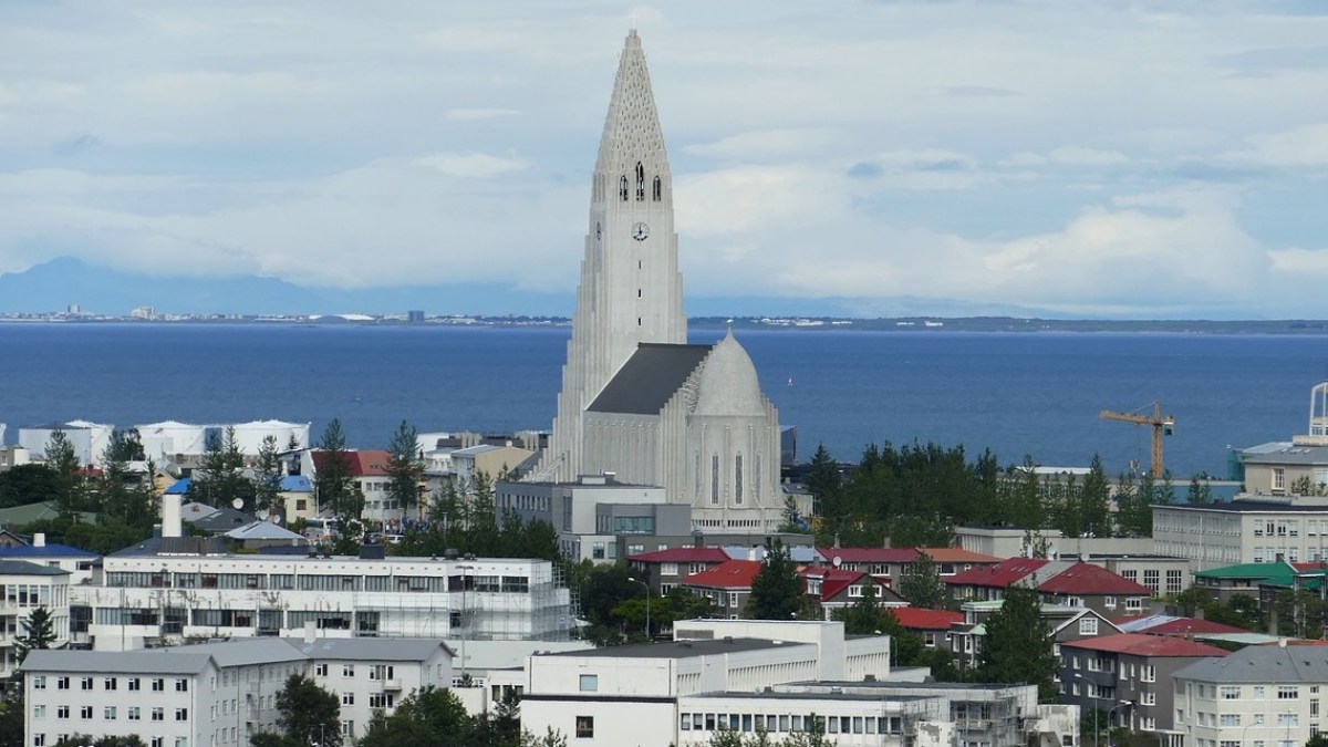 web3-iceland-reykjavik-falco-pixabay-pd.jpg