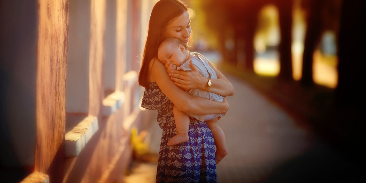 HUG MOM LOVE