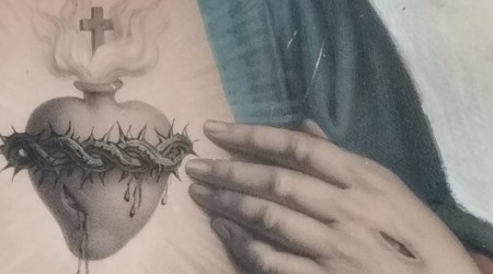 How do you consecrate yourself to the Sacred Heart of Jesus?