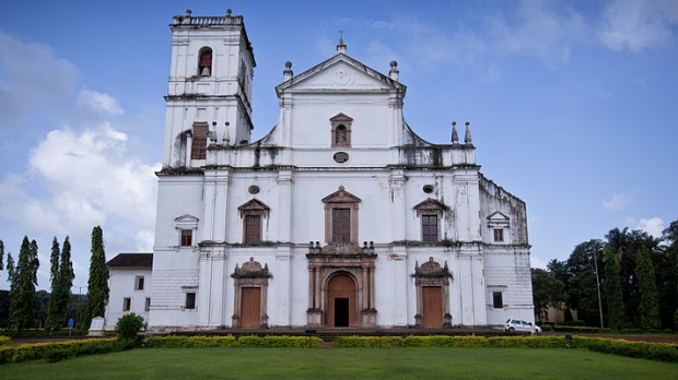 web3-se-cathedral-india-goa-16th-century-portugues-abhiomkar-cc-by-sa-3.0.png