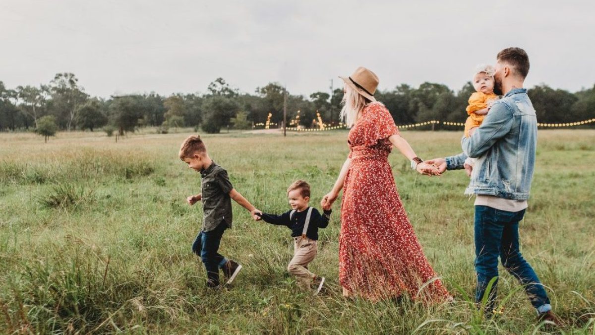 FAMILY, OUTDOOR, HAPPY