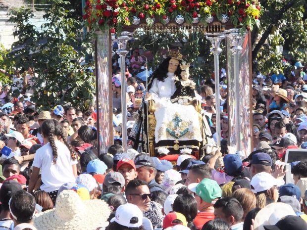 DIVINA PASTORA