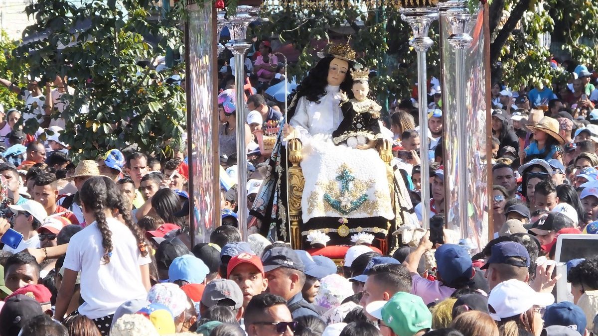 DIVINA PASTORA