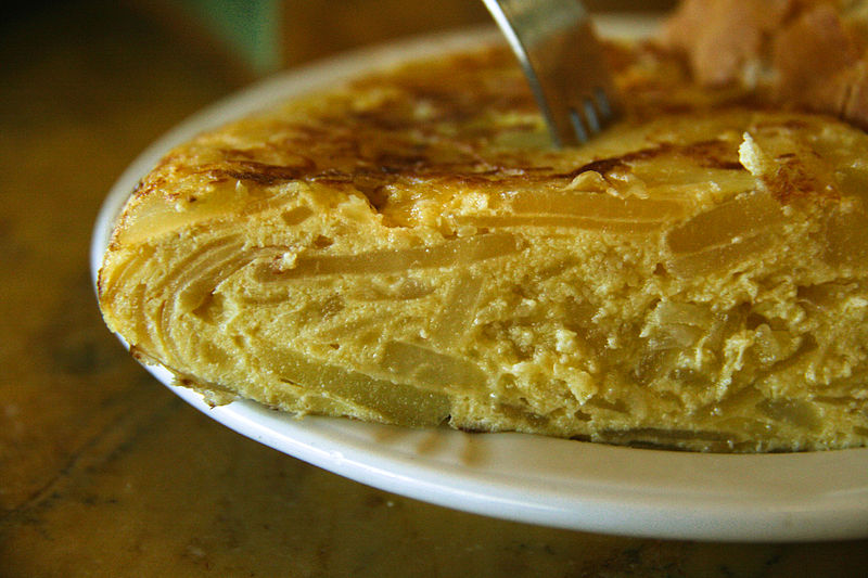 800px-tortilla_de_patatas_corte_transversal.jpg