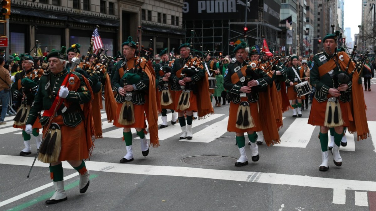 web-st-patricks-day-parade-new-york-city-steve-edreff-shutterstock.jpg