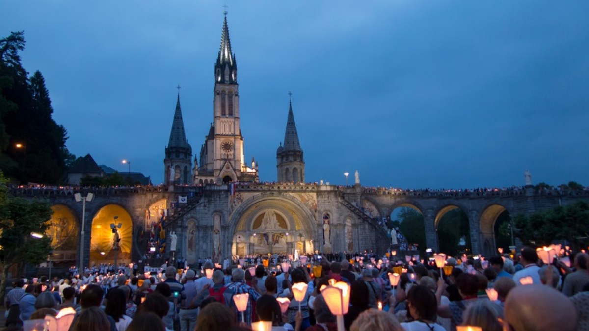 web3-lourdes-feast-procession-night-dyzi0-shutterstock.jpg