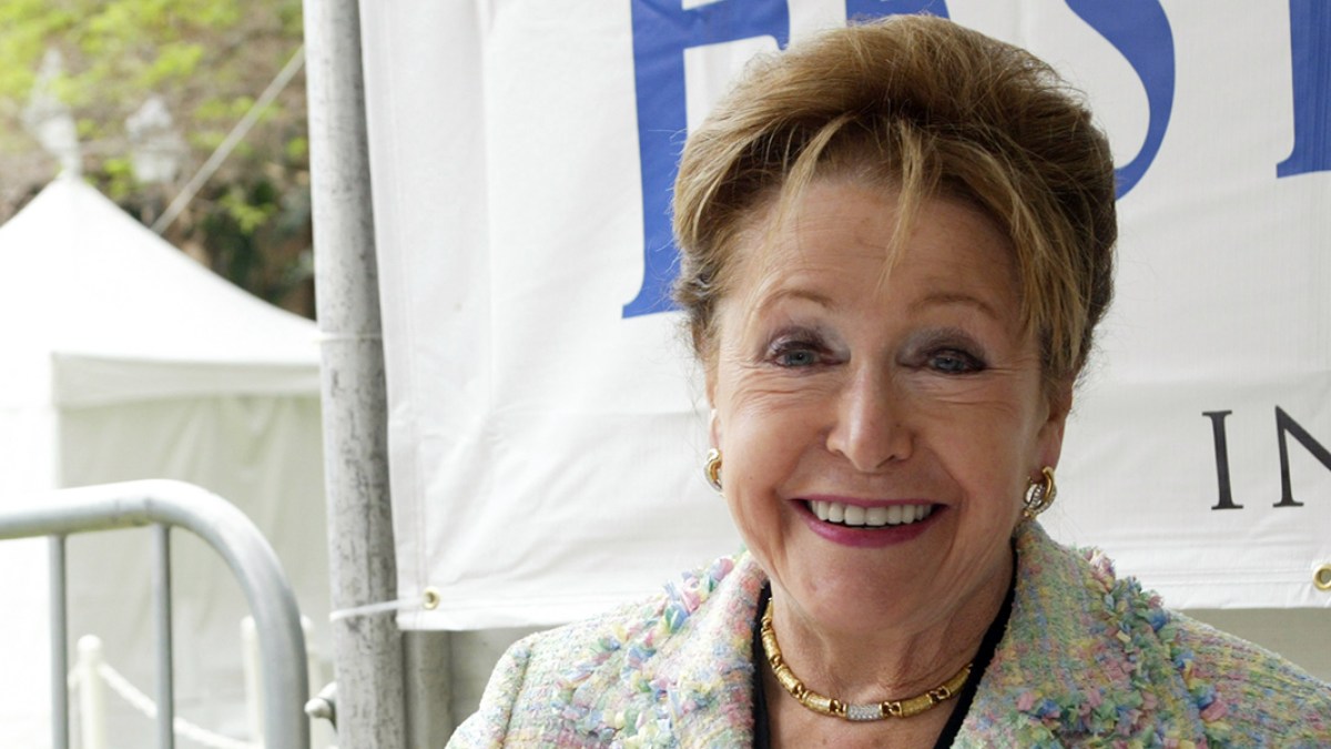 MARY HIGGINS CLARK