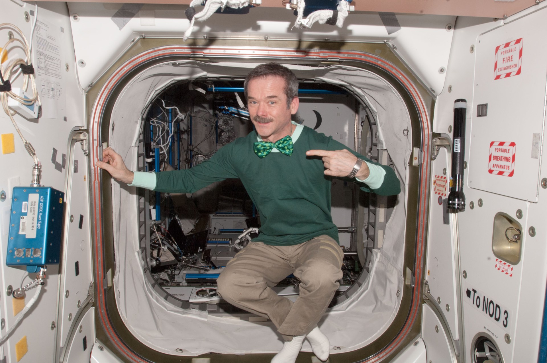 chris_hadfield_in_the_space_station_on_saint_patricks_day.jpg