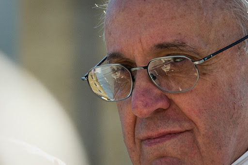 Pope Francis continues peace appeals on Twitter