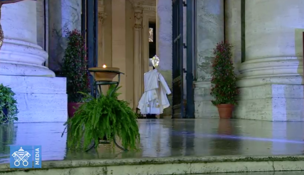 (slideshow) 6 Striking reflections from Pope Francis’ ‘Urbi et Orbi’ homily