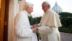 Pope Francis (R) meeting with Pope Emeritus Benedict XVI – ar