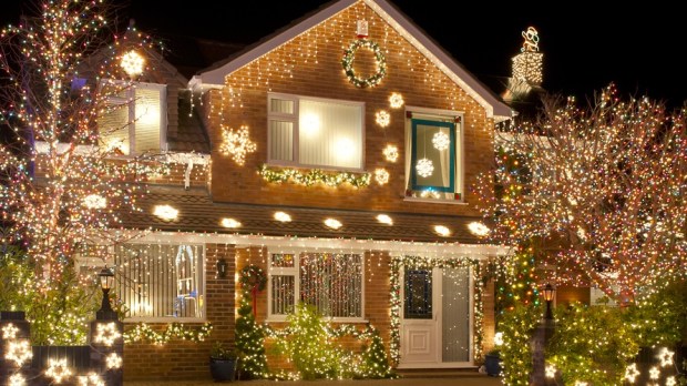 web3-christmas-lights-on-house-fotomicar-shutterstock.jpg