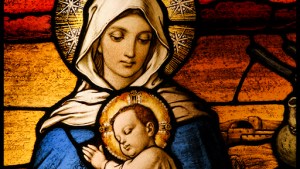 Stained glass depicting the Virgin Mary holding baby Jesus © CURAphotography / Shutterstock.com – ar