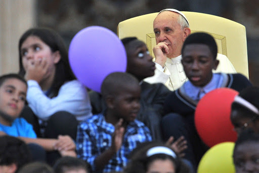 Pope Francis looks at children &#8211; it