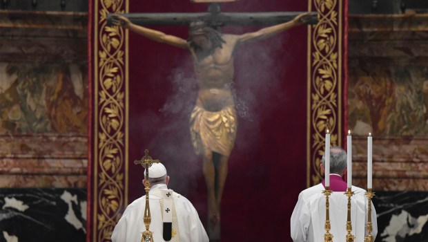 Maundy Thursday pope crucifix
