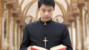 WEB-PRIEST-CHINA-BIBLE-CHURCH-shutterstock_137708483-XiXinXing-AI