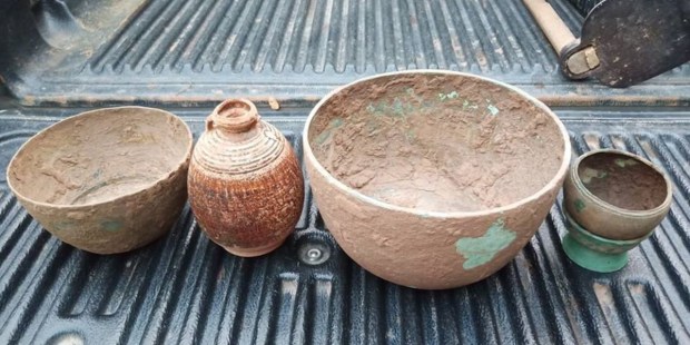 STOLEN ANTIQUES
