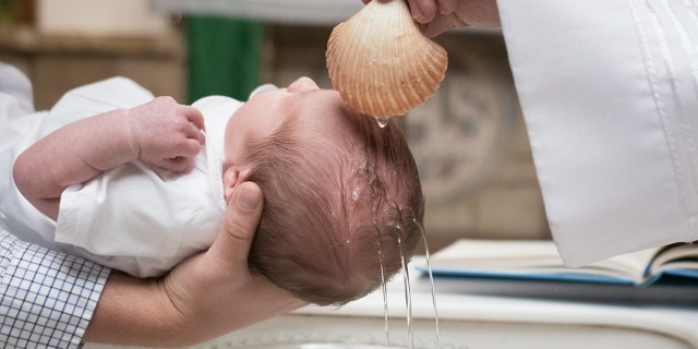 WEB3-BAPTISM-CHURCH-PARENTS-SACRAMENT-Jo