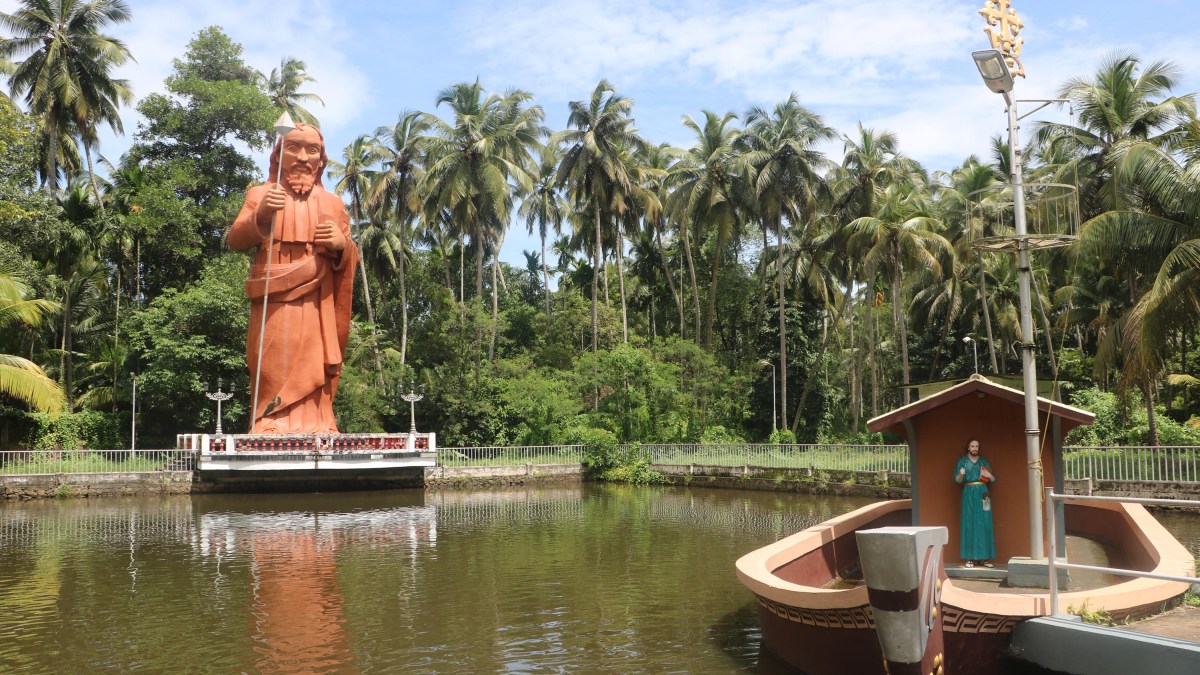 2-St-Thomas-statue-boat-jetty.jpg