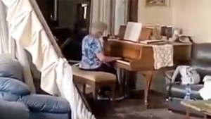 ELDERLY WOMAN PLAYING PIANO IN BERIUT