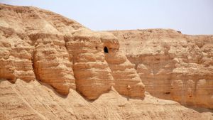 WEB-JUDEAN-DESERT-QUMRAN-DEAD-SEA-SCROLLS-TAMARAH-CC-BY-SA-2.5-GENERIC.jpg