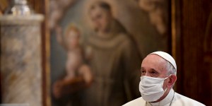 Doctors and nurses have given us a &#8216;vaccine&#8217; against selfishness, says pope