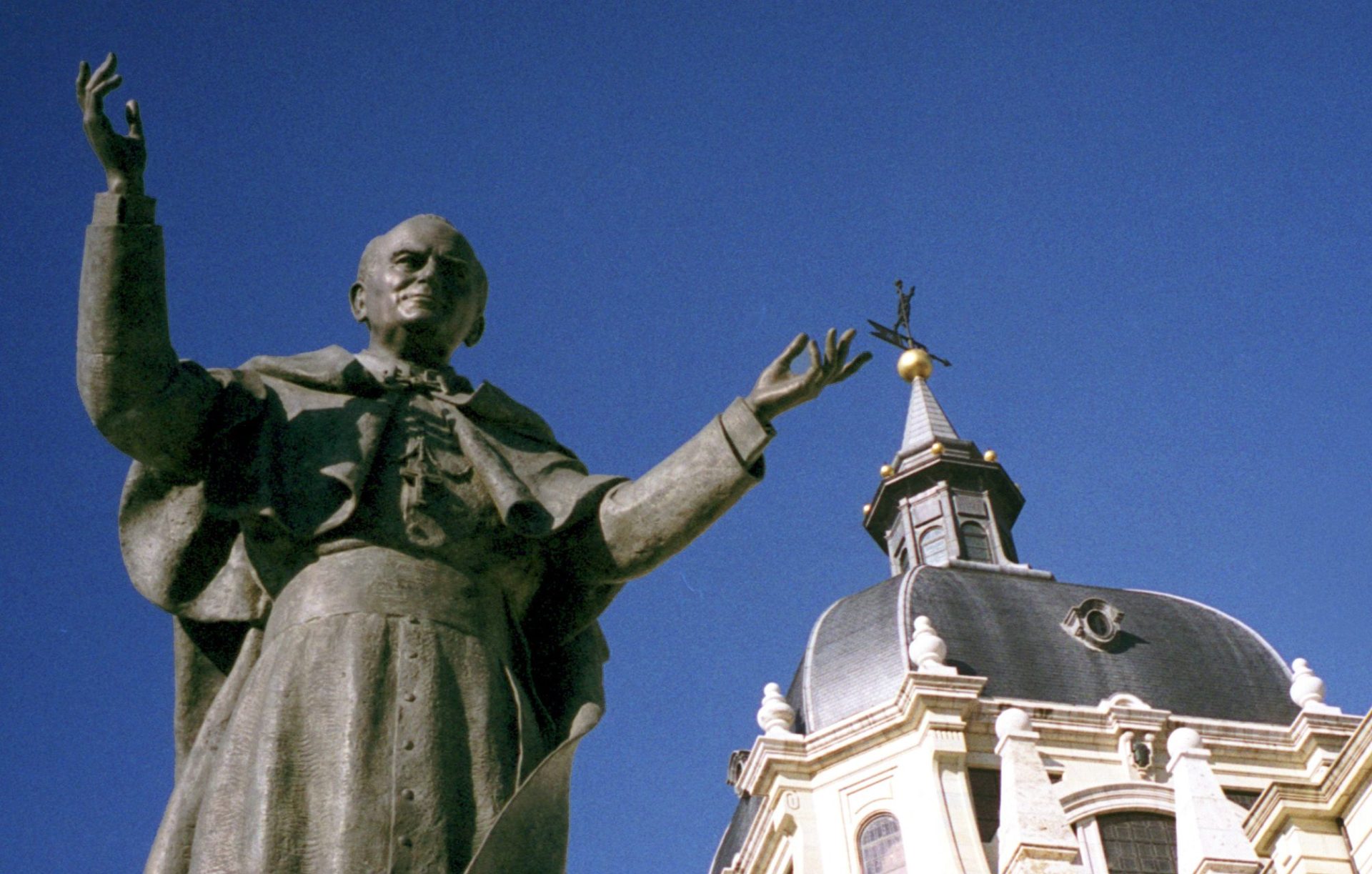 PopeJohnPaulIIStatueAlmudena_gobeirne-e1630350861186.jpg