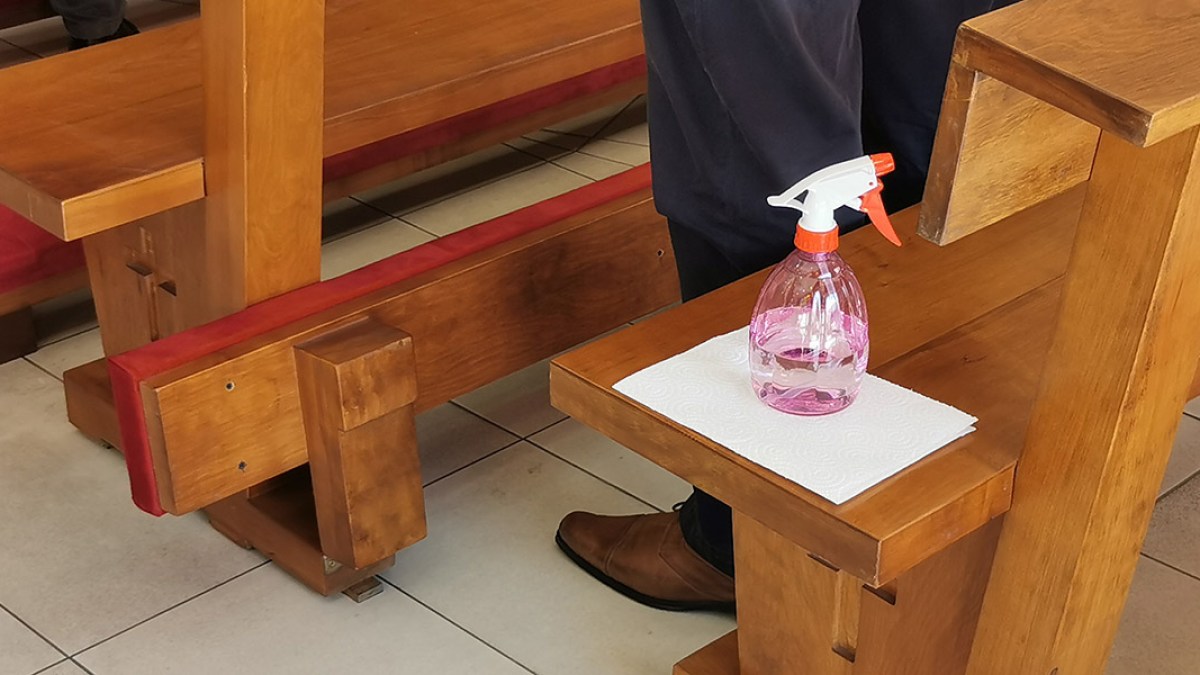 WEB-CHURCH-COVID-BENCH-Marko-Vombergar-ALETEIA.jpg
