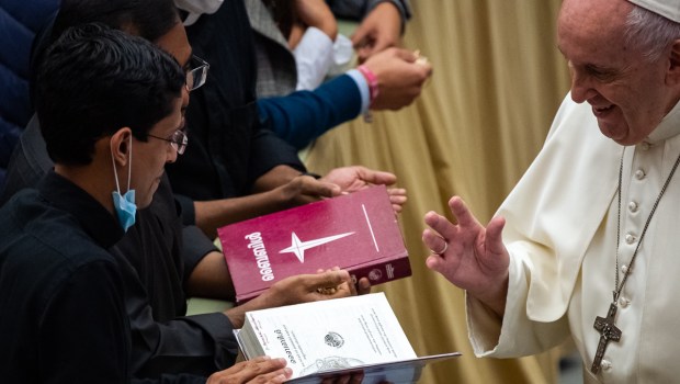 Pope blesses bibles
