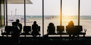 Passengers at Chicago airport spontaneously join in praise song while awaiting their flight