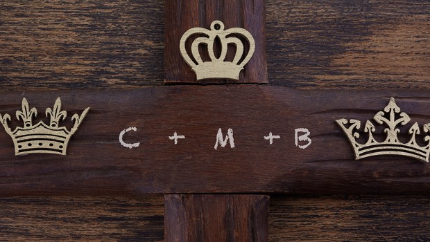 JAK POPRAWNIE OZNACZYĆ DRZWI KREDĄ