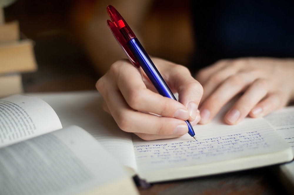 (Slideshow) 5 Thoughtful ways to honor a priest this Father’s Day