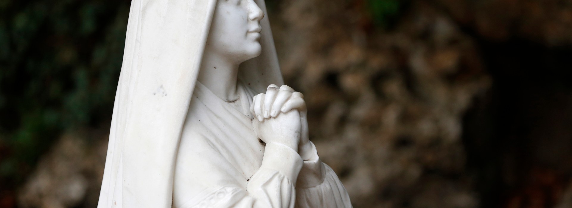 BERNADETTE-SOUBIROUS-LOURDES-FR503675A.jpg