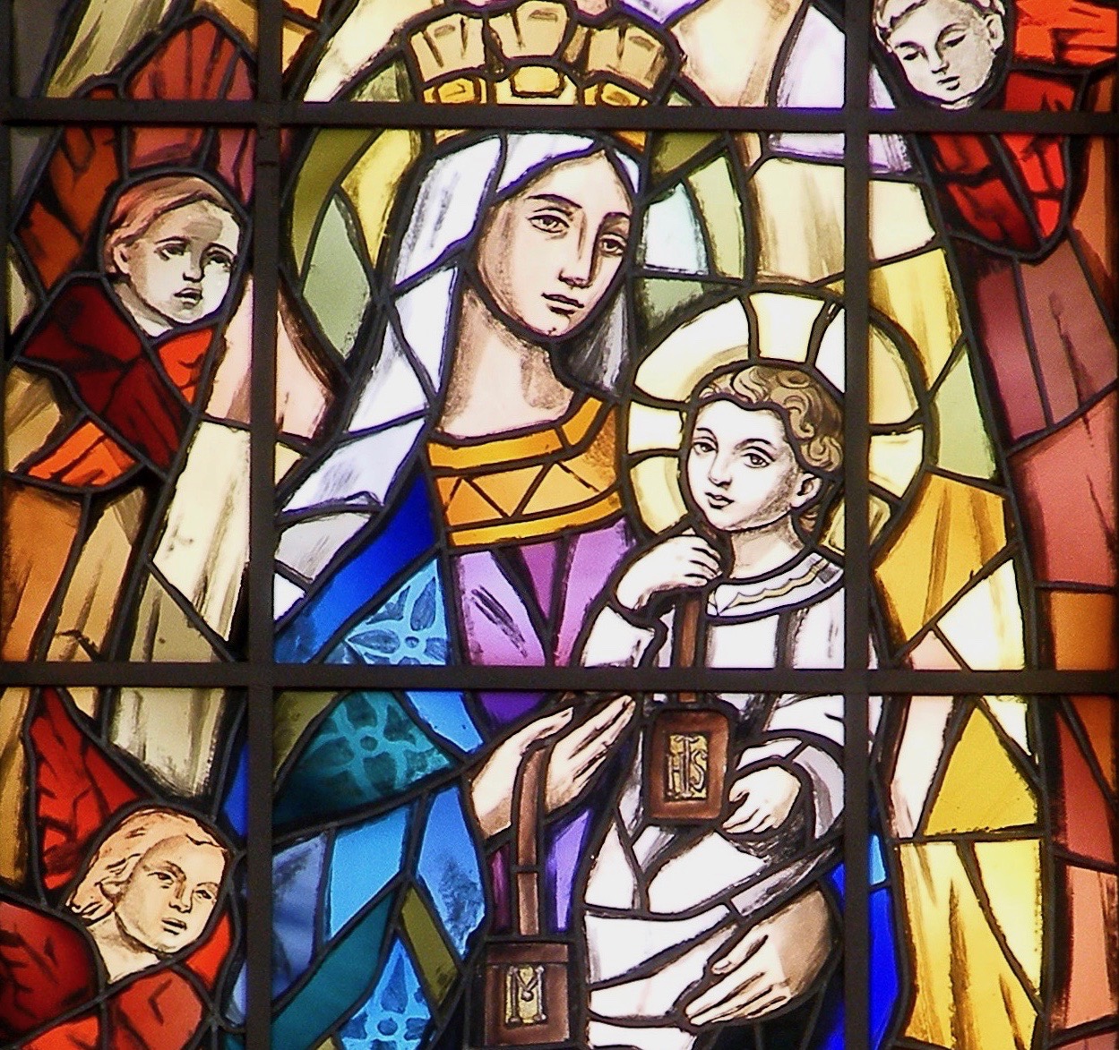 Stained-Glass-of-Our-Lady-of-Mount-Carmel-and-Child-Jesus-of-Balluta-Photo-taken-by-Mark-Micallef-Perconte.jpg