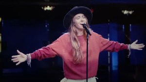 Lauren Daigle “Hold On To Me”