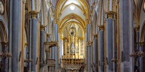 Visit the holy sites of Naples on foot