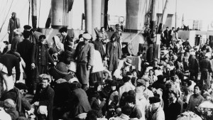 REFUGEES DURING THE HUNGNAM EVACUATION