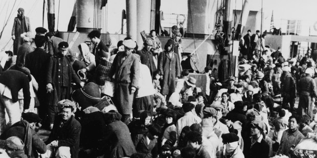 REFUGEES DURING THE HUNGNAM EVACUATION