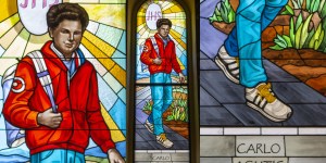 Carlo Acutis&#8217; first stained glass window in jeans and sneakers