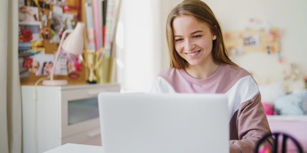 TEENAGER COMPUTER