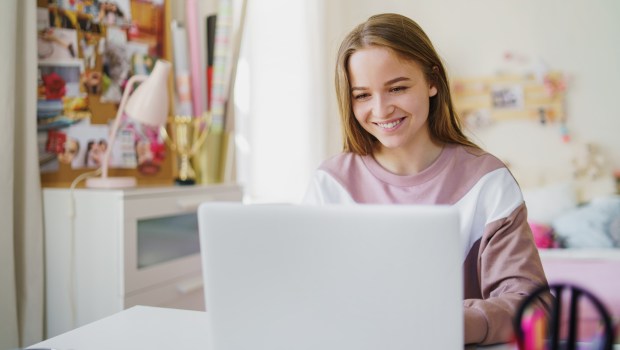 TEENAGER COMPUTER